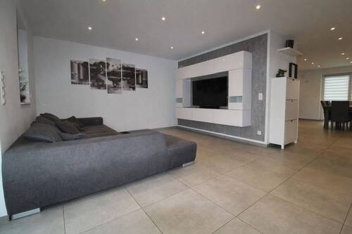 Wohnzimmer - 6 Zimmer Einfamilienhaus zum Kaufen in Sinzig