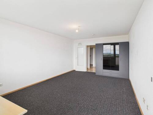 Wohn-/Schlafbereich - Helle 1-Zimmer-Wohnung mit Balkon und schöner Aussicht in Puchheim