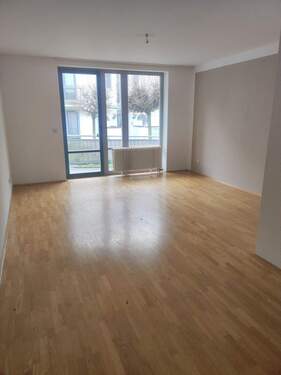 Wohnzimmer - 3 Zimmer Etagenwohnung zur Miete in Eisenach