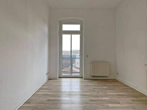 Wohnzimmer mit Balkon - 