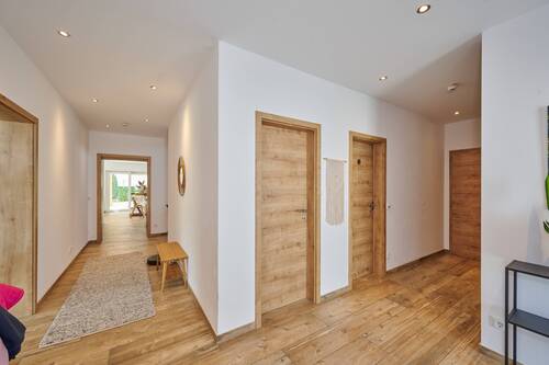  Einfamilienhaus Eingag - 9 Zimmer Mehrfamilienhaus, Wohnhaus zum Kaufen in Niederwinkling