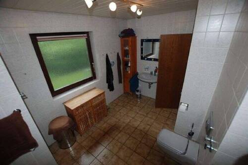 EG Badezimmer mit Fenster - 