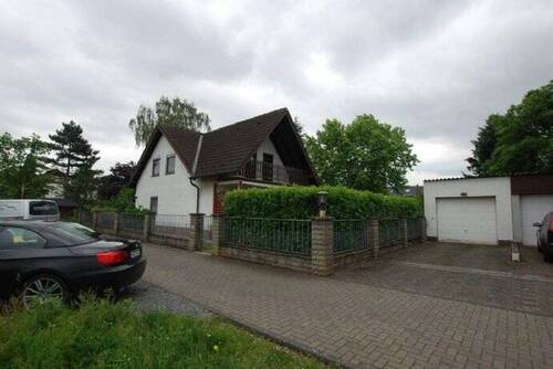 Privatweg mit Garage - 