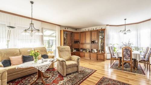 Wohnzimmer mit Essbereich - 5 Zimmer Mehrfamilienhaus, Wohnhaus in Groß Kreutz