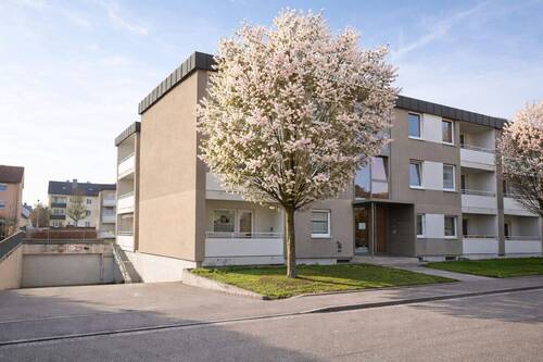 Außenansicht_bearbeitet - Heute vermietet - schon bald Ihr neues Zuhause: 2-Zimmer-Wohnung inkl. TG-Stellplatz