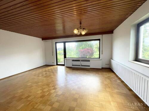 Wohnzimmer - Freistehendes Einfamilienhaus mit großem Grundstück