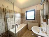Badezimmer - Einfamilienhaus mit 185,00 m&sup2; in Bernstadt zum Kaufen