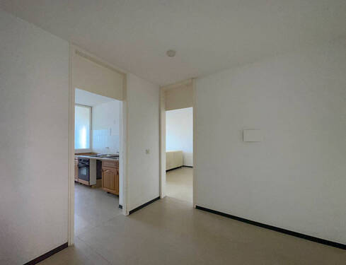 Flur mit Küche und Wohnzimmer - 