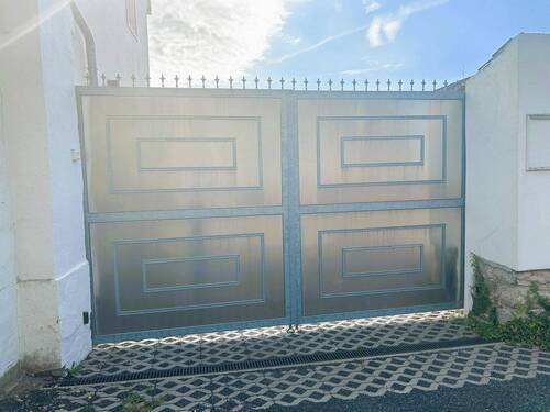 Elektrisches Tor - Einfamilienhaus mit 136,30 m² in Teutschenthal zum Kaufen