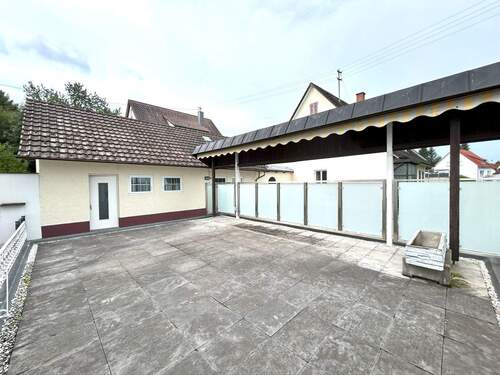 Terrasse mit el. Markise - 