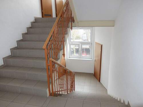 Treppenhaus - 2 Zimmer Etagenwohnung zur Miete in Chemnitz