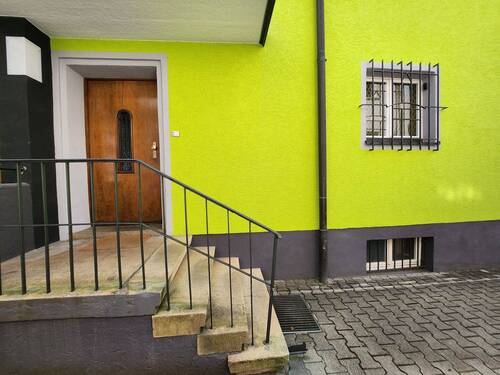 Eingang - 9 Zimmer Mehrfamilienhaus, Wohnhaus zum Kaufen in Stuttgart