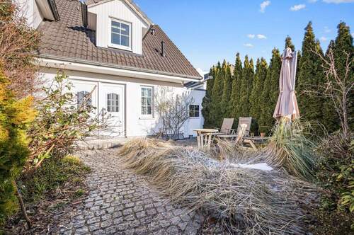 Vordergarten - 5 Zimmer Einfamilienhaus zum Kaufen in Hamburg