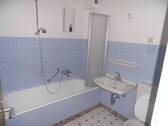 Bspl.: Badezimmer mit Wanne - 