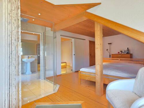 Einzigartiges Schlaf-Bad-Arrangement OG - 