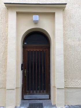Hauseingang - Etagenwohnung in Berlin zum Kaufen