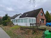 Hausansicht mit Wintergarten - 5 Zimmer Einfamilienhaus zum Kaufen in Ammersbek