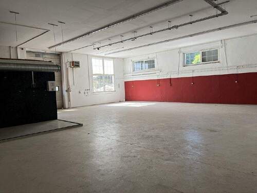 Halle innen - Halle zur Miete in Chemnitz