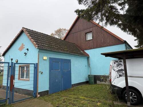 Garage am Haus - 4 Zimmer Einfamilienhaus in Alt Tucheband