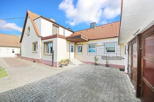 Hausansicht / Hofbereich - 