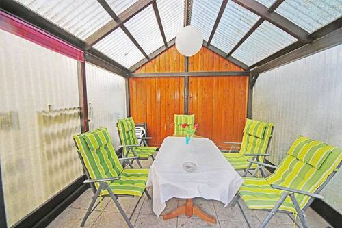 überdachte Terrasse - 4 Zimmer Doppelhaushälfte in Muldestausee