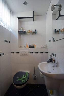 Gäste-WC im Erdgeschoss - 