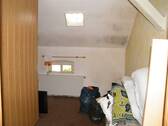 Zimmer im Dachgeschoss - 