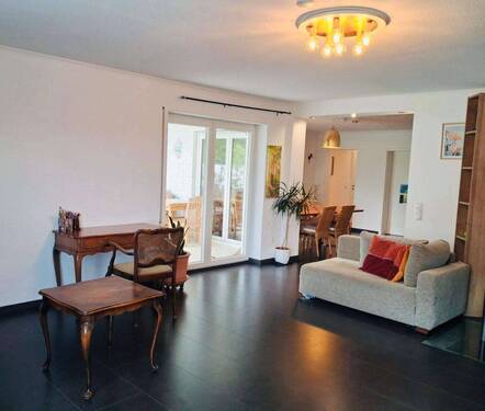 Wohnzimmer - 4 Zimmer Etagenwohnung zum Kaufen in Forchheim