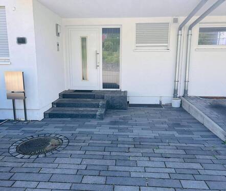 Eingang mit Stellplatz - 