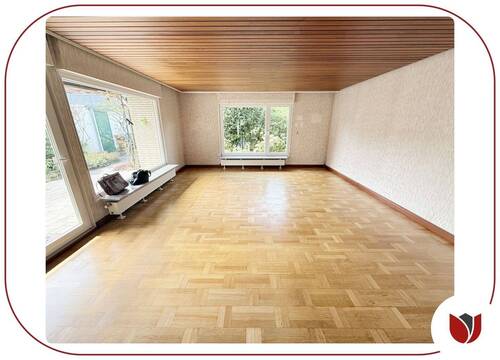 Wohnzimmer: ca. 30 m² mit Terrassenzugang - 5 Zimmer Bungalow in Leichlingen