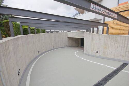 Einfahrt Tiefgarage - 4 Zimmer Etagenwohnung in Halle (Saale)