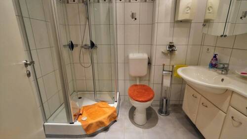 Bad mit Dusche - 1 Zimmer Etagenwohnung zum Kaufen in Uhldingen-Mühlhofen