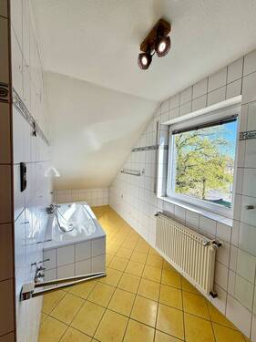 Tageslichtbad mit Wanne - 