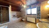 Haus 1 großes Badezimmer - 