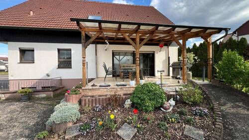 Haus 1 Terasse - Einfamilienhaus mit 247,00 m&sup2; in Göllheim zum Kaufen