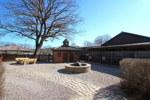 Der Brunnenplatz vor der Reithalle - 