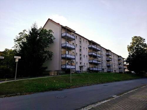 Straßenansicht - 2 Zimmer Etagenwohnung zum Kaufen in Riesa