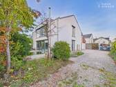 Außenansicht & Hofeinfahrt - ARCHITEKTENHAUS MIT DESIGN-CHARAKTER, KAMIN, SAUNA UND ARTELIER IN PÜRGEN BEI LANDSBERG AM LECH