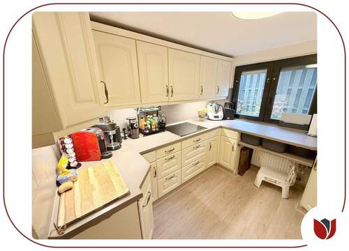 Küche mit Einbauküche - 