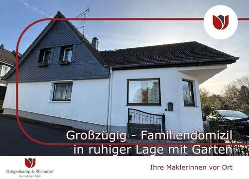 Familiendomizil in ruhiger Lage mit Garten - Freistehendes Einfamilienhaus mit 6 Zimmern, großem Garten und Garage – viel Platz für die ganze Familie