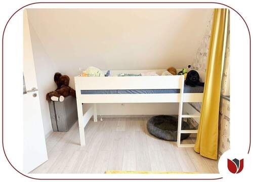 Gemütlicher Schlafbereich im Kinderzimmer - 