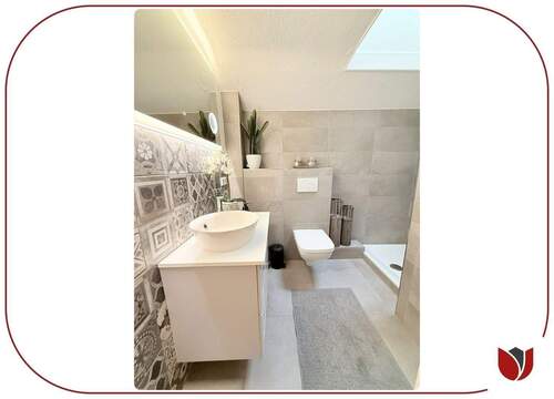 Saniert 2020: Bad im OG mit Dusche, WC, Oberlicht - 