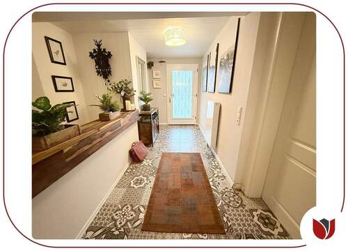 Geräumige Diele im Eingangsbereich - 