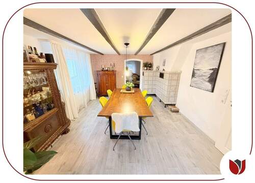 Offener Wohn-/Essbereich mit Kachelofen - 