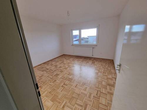 Schlafzimmer - 9 Zimmer Mehrfamilienhaus, Wohnhaus in Gerabronn