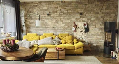 Wohnzimmer Ansicht mit Kamin - 