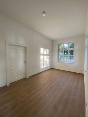 helles Wohnzimmer - 2 Zimmer Etagenwohnung zur Miete in Görlitz