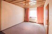 Schlafzimmer 1 von 5 im Haupthaus (OG) - 