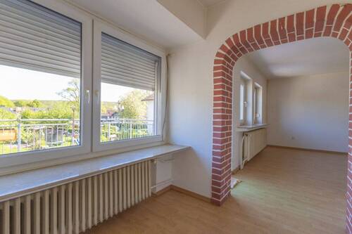 großes Schlafzimmer mit Zugang zur Dachterrasse im OG - 