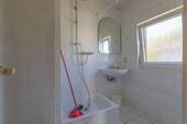 Tageslichtbad mit Dusche im OG - 